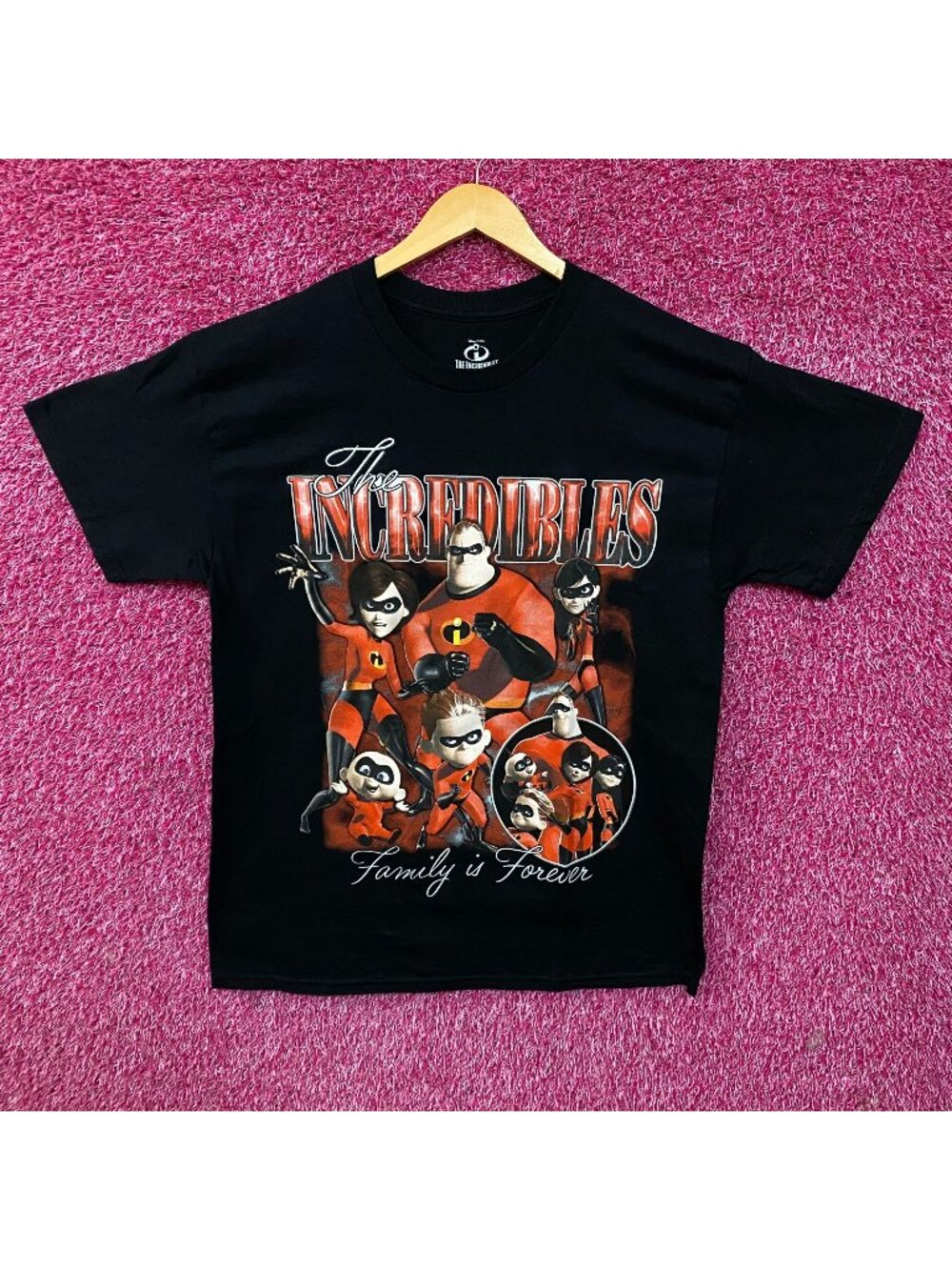 The Incredibles "Family is Forever" Graphic T-Shirt Large